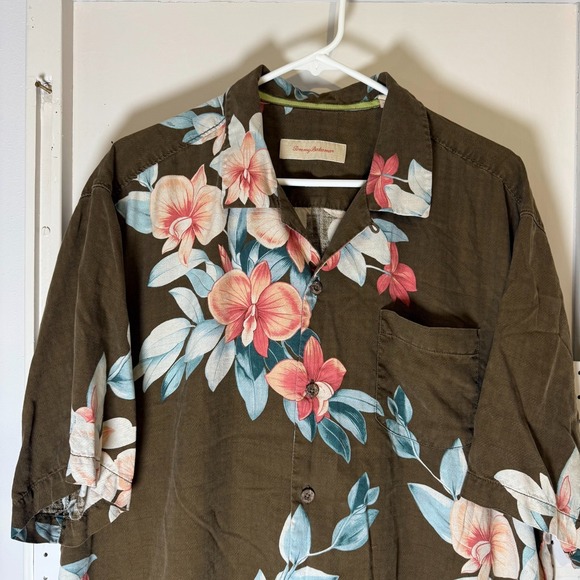 Tommy Bahama Hawaiian Shirt Men's Size XL Brown Silk Floral Button Short Sleeve - Picture 2 of 12